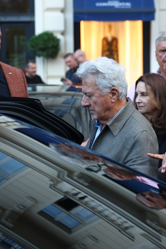Legendární herec Dustin Hoffman opustil Pupp a vyrazil do města.