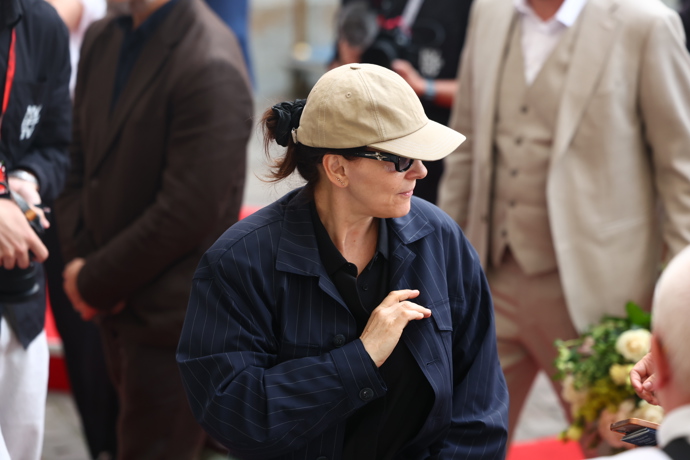 Francouzská herečka Juliette Binoche přijela v ležérním outfitu.