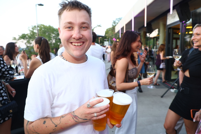 Adam Rundus si party užíval.