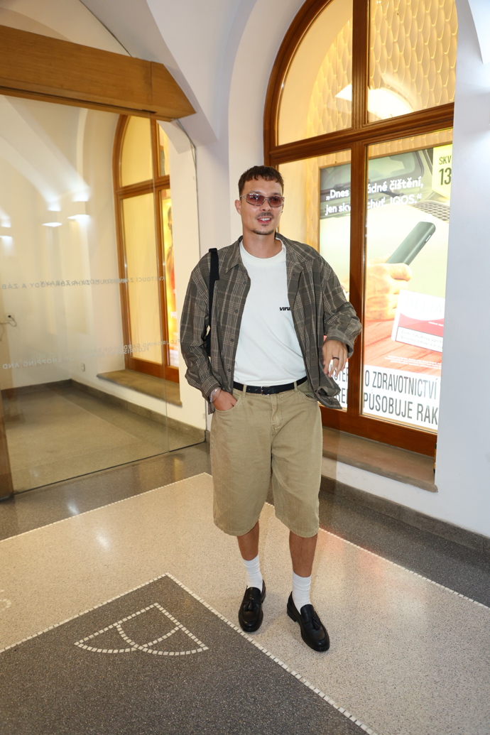 Dorazil vítěz Survivoru Otakar Šenkýř.