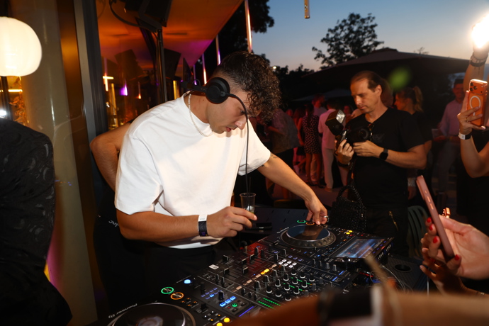 Za pultem hrál DJ Dominik Kuchta.
