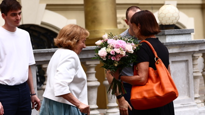 FOTO: Andrea Bartošková a Livia Klausová se potkaly před hotelem Pupp.