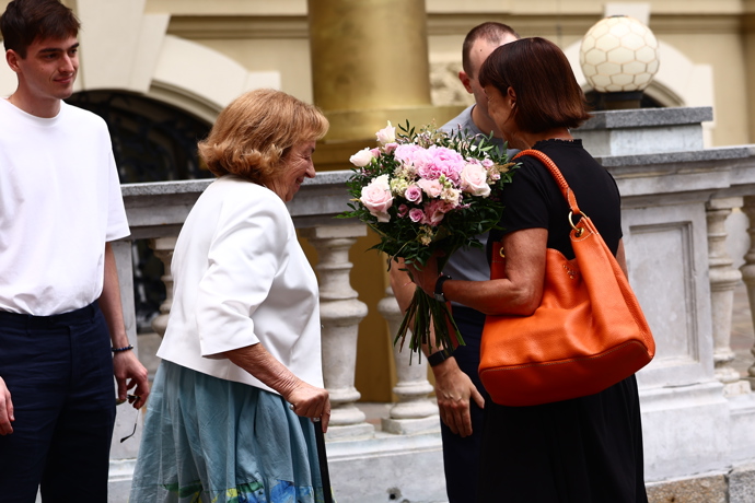 Andrea Bartošková a Livia Klausová se potkaly před hotelem Pupp.