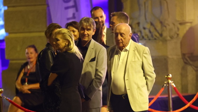 FOTO: Felix s dámami trpělivě čekal na odvoz.