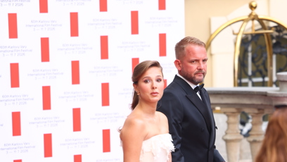 FOTO: Libor Bouček odjíždí od Puppu ruku v ruce se svou ženou.