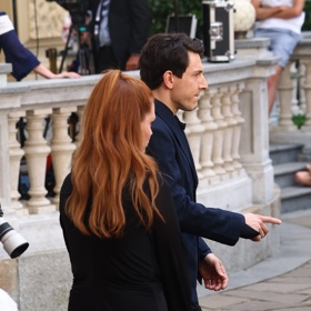 Vlasy měla Ester krásně navlněné, ale poloculík byl málo propracovaný. 