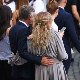 Kateřina Žbirková po boku Hynka Chudárka .