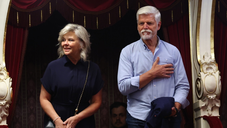 Prezident Petr Pavel a Eva Pavlová si potlesku vážili.