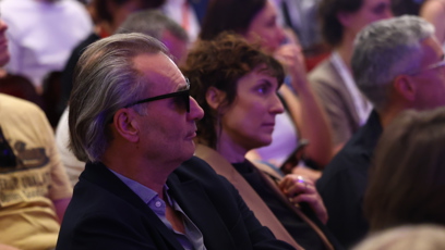 FOTO: Jiří Macháček s manželkou zašli do Městského divadla na promítání filmu Šeptej.