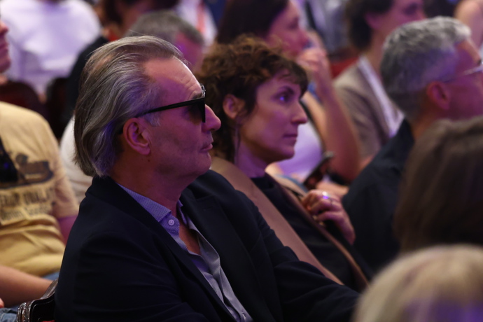 Jiří Macháček s manželkou zašli do Městského divadla na promítání filmu Šeptej.