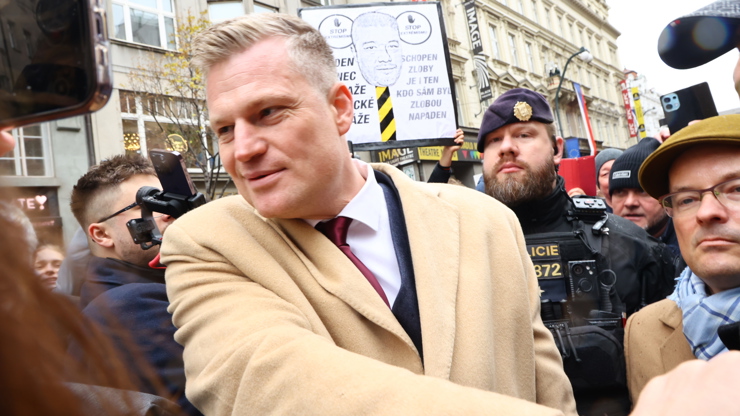 Filip Turek byl na Národní třídě v obležení davu.