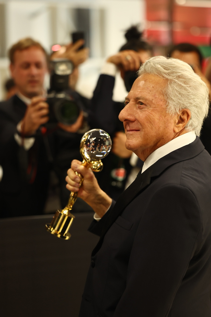 Dustin Hoffman s Křišťálovým globusem za mimořádný umělecký přínos světové kinematografii. 