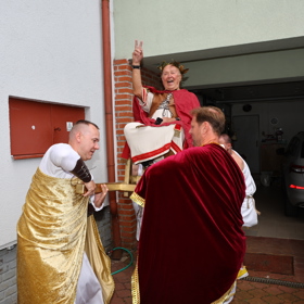 Petr Janda dorazil na svou oslavu jako Julius Caesar.