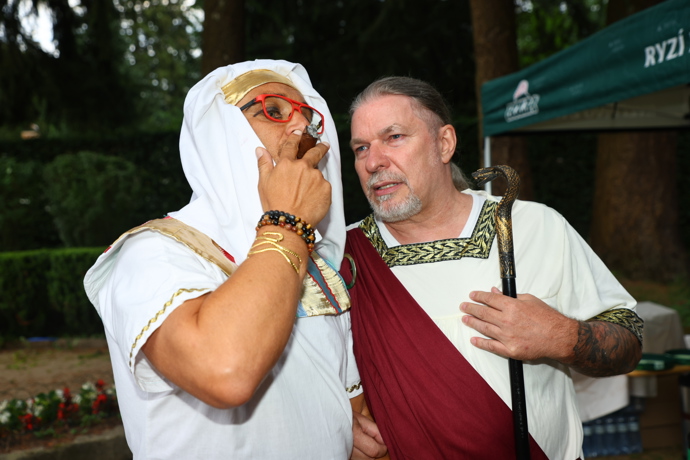 Zoli Šallai z kapely No Name si dopřál doutníček. 