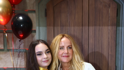 FOTO: Vendula Pizingerová převzala krásný dar pro svou nadaci od Sofie Kovářové.