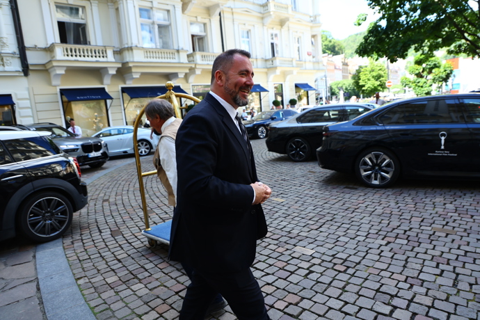 Ministr Igor Červený ve Varech.