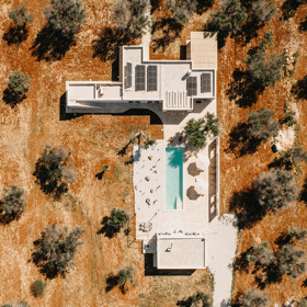 Z Prahy mezi olivovníky. V Apulii vznikla vila, která spojuje současnou architekturu s duší jižní Itálie Z Prahy mezi olivovníky. V Apulii vznikla vila, která spojuje současnou architekturu s duší jižní Itálie