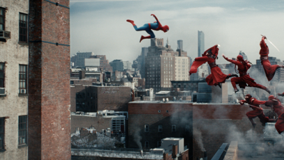 FOTO: Tom Holland má ve svém čtvrtém Spider-Manovi řadu zajímavých akčních scén. Tahle se ale přesně takto neodehraje.
