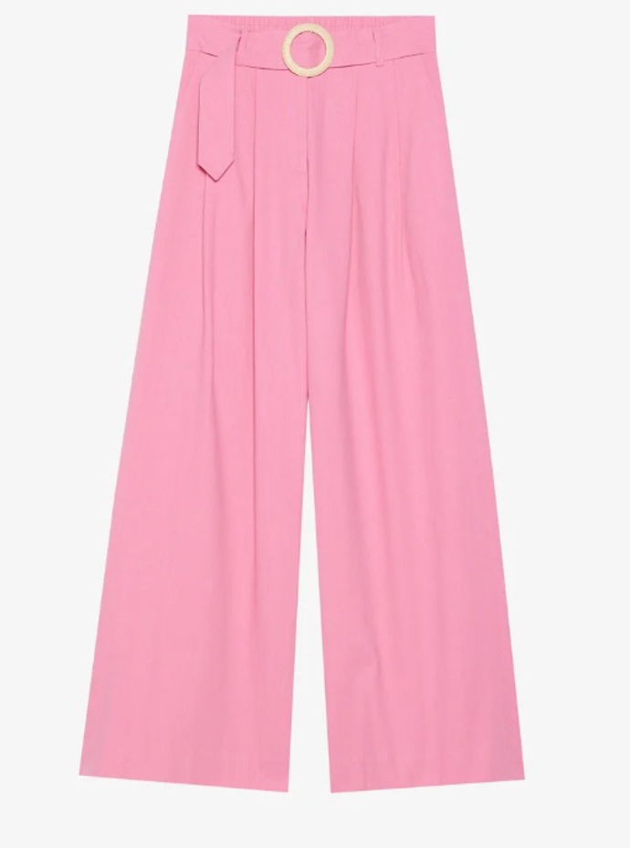 Stylový letní outfit do tisícovky? Jde to. Už nyní můžete nakupovat v letních výprodejích a ušetřit stovky korun