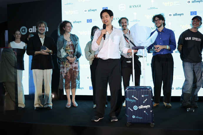 Letošním držitelem stipendia Allwyn Residency, které se udílí v rámci programu EFP FUTURE FRAMES na Mezinárodním filmovém festivalu Karlovy Vary, se stává Hae-Sup Sin ze Švýcarska.