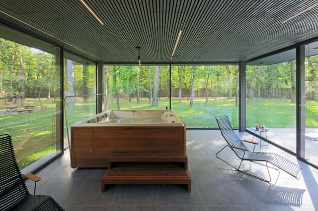 Wellness na kraji lesa: Jedna zdařilá realizace a rady architektky, jak si zařídit vlastní prostor pro relax Wellness na kraji lesa: Jedna zdařilá realizace a rady architektky, jak si zařídit vlastní prostor pro relax