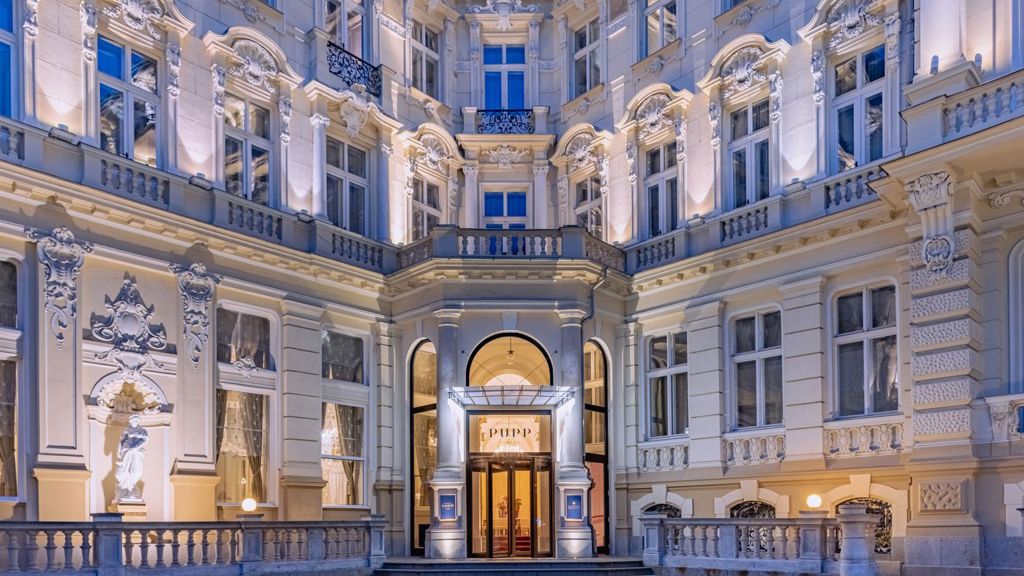 Grandhotel Pupp: Hotel, který dal Karlovým Varům tvář. Už více než tři století vítá krále, hvězdy i filmové legendy Grandhotel Pupp: Neobarokní skvost, který už více než tři století tvoří tvář Karlových Varů