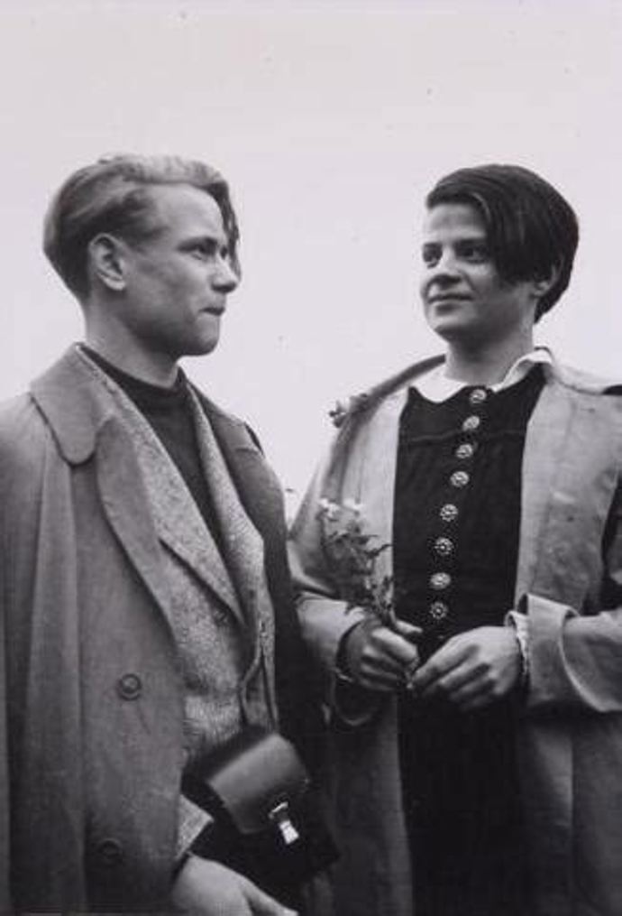 Werner Scholl a Sophie Schollová. Fotografie pořízená Hansem Schollem 22. února 1941 Werner Scholl a Sophie Schollová. Fotografie pořízená Hansem Schollem 22. února 1941