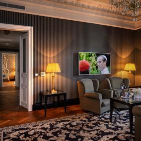 Grandhotel Pupp: Hotel, který dal Karlovým Varům tvář. Už více než tři století vítá krále, hvězdy i filmové legendy Grandhotel Pupp: Hotel, který dal Karlovým Varům tvář. Už více než tři století vítá krále, hvězdy i filmové legendy
