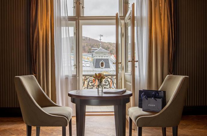 Grandhotel Pupp: Hotel, který dal Karlovým Varům tvář. Už více než tři století vítá krále, hvězdy i filmové legendy Grandhotel Pupp: Hotel, který dal Karlovým Varům tvář. Už více než tři století vítá krále, hvězdy i filmové legendy