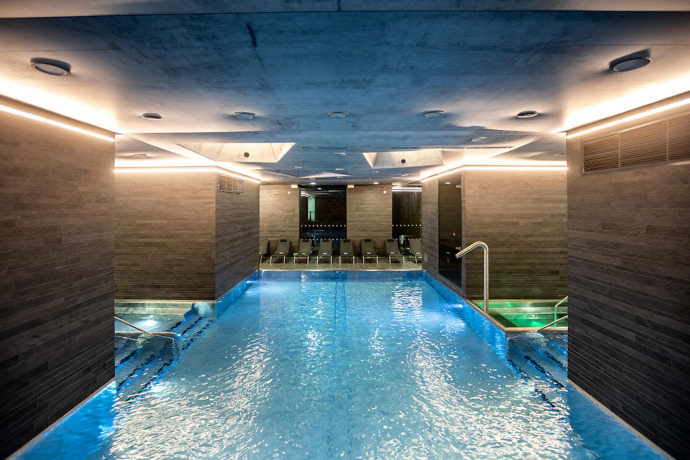 Grandhotel Pupp: Hotel, který dal Karlovým Varům tvář. Už více než tři století vítá krále, hvězdy i filmové legendy Grandhotel Pupp: Hotel, který dal Karlovým Varům tvář. Už více než tři století vítá krále, hvězdy i filmové legendy