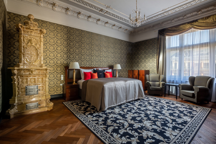 Grandhotel Pupp: Hotel, který dal Karlovým Varům tvář. Už více než tři století vítá krále, hvězdy i filmové legendy Grandhotel Pupp: Hotel, který dal Karlovým Varům tvář. Už více než tři století vítá krále, hvězdy i filmové legendy