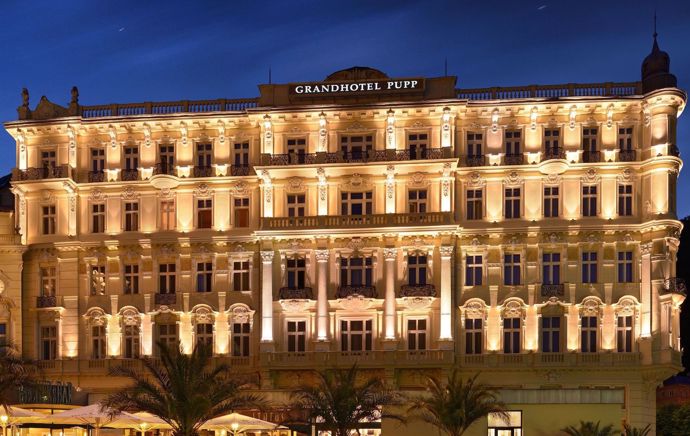 Grandhotel Pupp: Hotel, který dal Karlovým Varům tvář. Už více než tři století vítá krále, hvězdy i filmové legendy Grandhotel Pupp: Hotel, který dal Karlovým Varům tvář. Už více než tři století vítá krále, hvězdy i filmové legendy