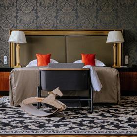 Grandhotel Pupp: Hotel, který dal Karlovým Varům tvář. Už více než tři století vítá krále, hvězdy i filmové legendy Grandhotel Pupp: Hotel, který dal Karlovým Varům tvář. Už více než tři století vítá krále, hvězdy i filmové legendy