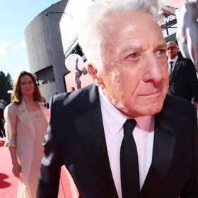 Dustin Hoffman byl na koberci v rozverné náladě.