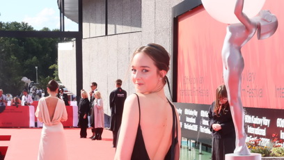 FOTO: Denisa Barešová ukázala holá záda.