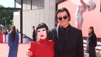 FOTO: Travis Bacon s přítelkyní.