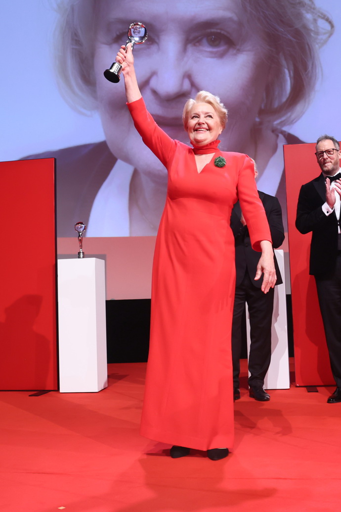 Magda Vašáryová  i při převzetí Ceny prezidenta festivalu rozdávala úsměvy.
