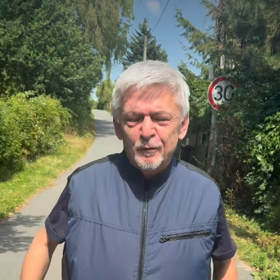 Michal Suchánek se vytasil s netradiční bundou.