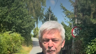 FOTO: Michal Suchánek se vytasi s netradiční bundou.