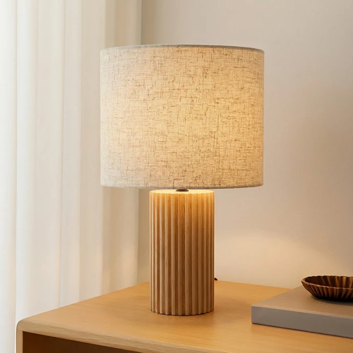 Lindby stolní lampa Kimiko, výška 38 cm, dřevo, textil, 1 349 Kč, lumories.cz