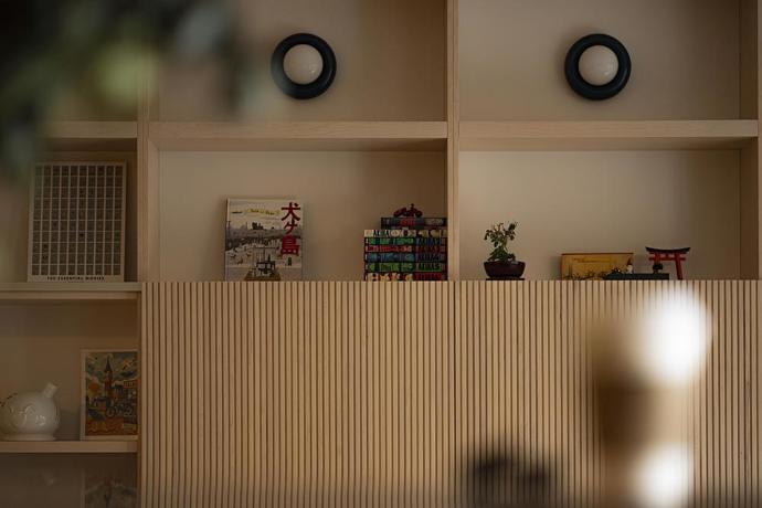 Přestěhovali schodiště a dům úplně ožil. Světlo, dřevo i chytré nápady změnily každodenní život Přestěhovali schodiště a dům úplně ožil. Světlo, dřevo i chytré nápady změnily každodenní život