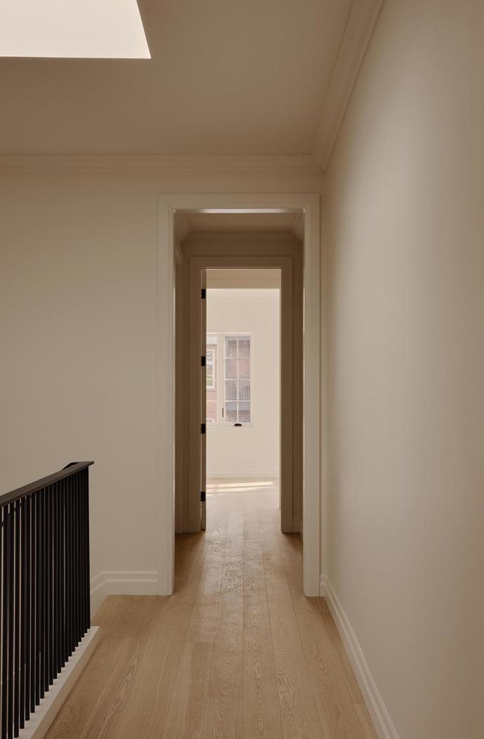 Původní dům skrýval obrovský potenciál. Architekti vsadili na chytré detaily a výsledek působí překvapivě luxusně