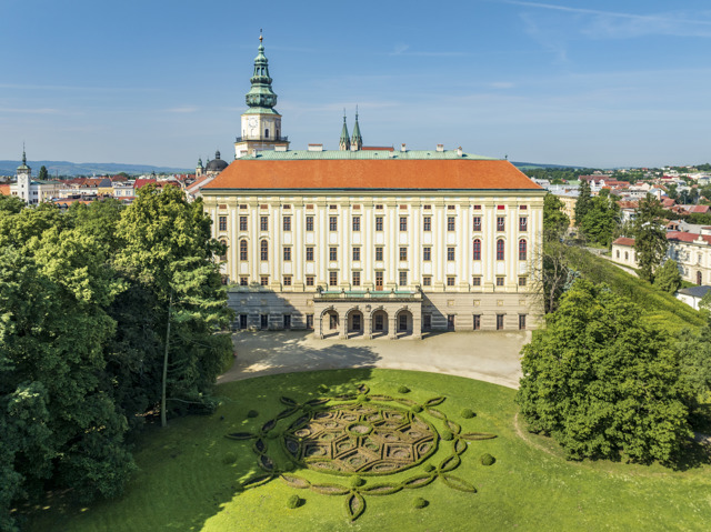 Střecha zámku v Kroměříži musela splynout.
