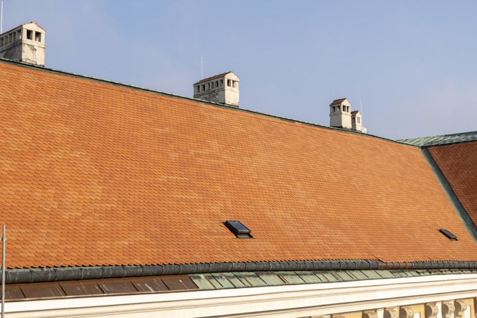 Jak přidat současnost ke staré architektuře? Zámek v Kroměříži a fara v Tišnově ukazují dvě různé cesty 