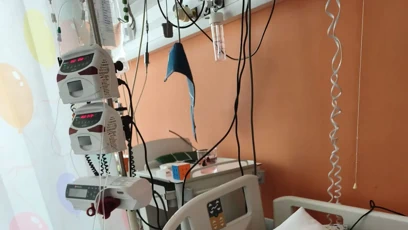 FOTO: Místo hraní s kamarády tráví většinu času v pražské nemocnici.