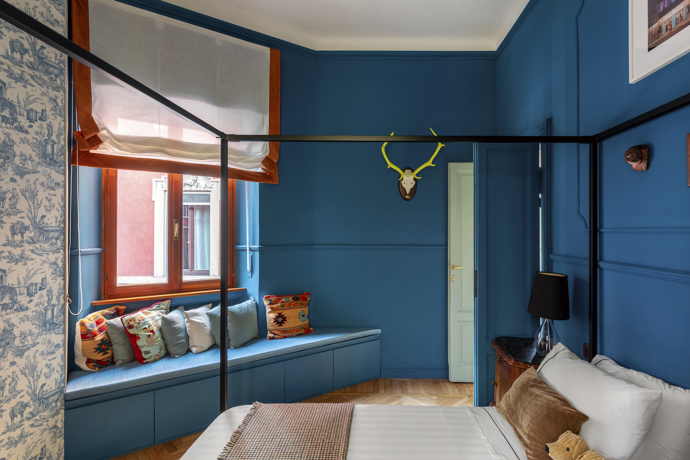 Pod podlahou našli poklad. Rekonstrukce barevného milánského bytu zachránila původní cementové dlaždice Pod podlahou našli poklad. Rekonstrukce barevného milánského bytu zachránila původní cementové dlaždice