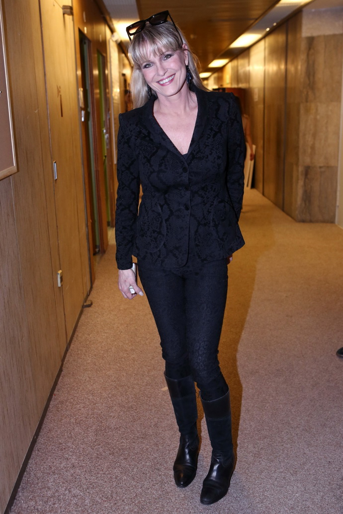 V roce 2016 vynesla černý dokonale padnoucí outfit V roce 2016 vynesla černý dokonale padnoucí outfit