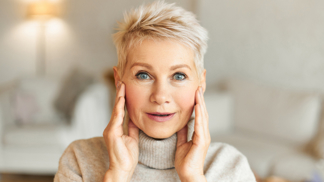 Proč už anti-aging není v kurzu? Ženy nechtějí vypadat mladší, ale dobře 