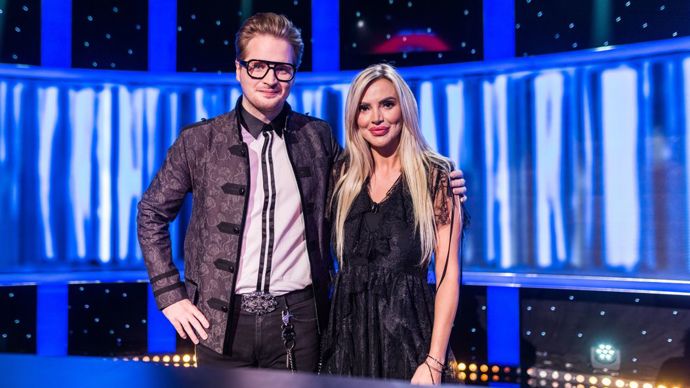 Během natáčení se potkal například s Denise Ayverdi alias Bobinou z reality show Bachelor. 