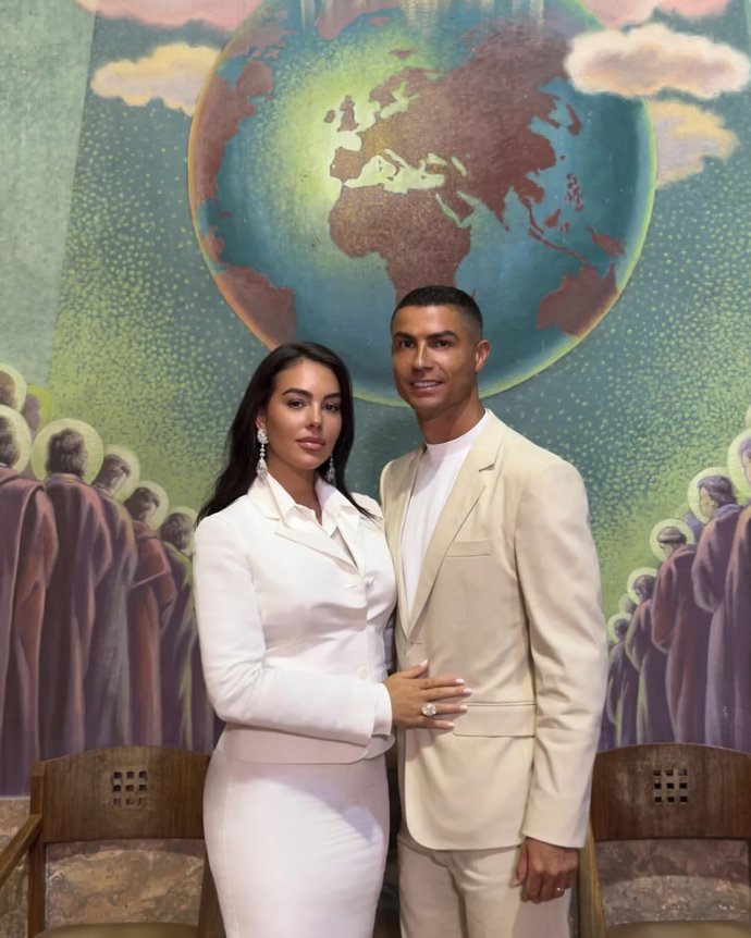 Cristiano Ronaldo a Georgina Rodríguez se vzali u nich doma v Portugalsku.